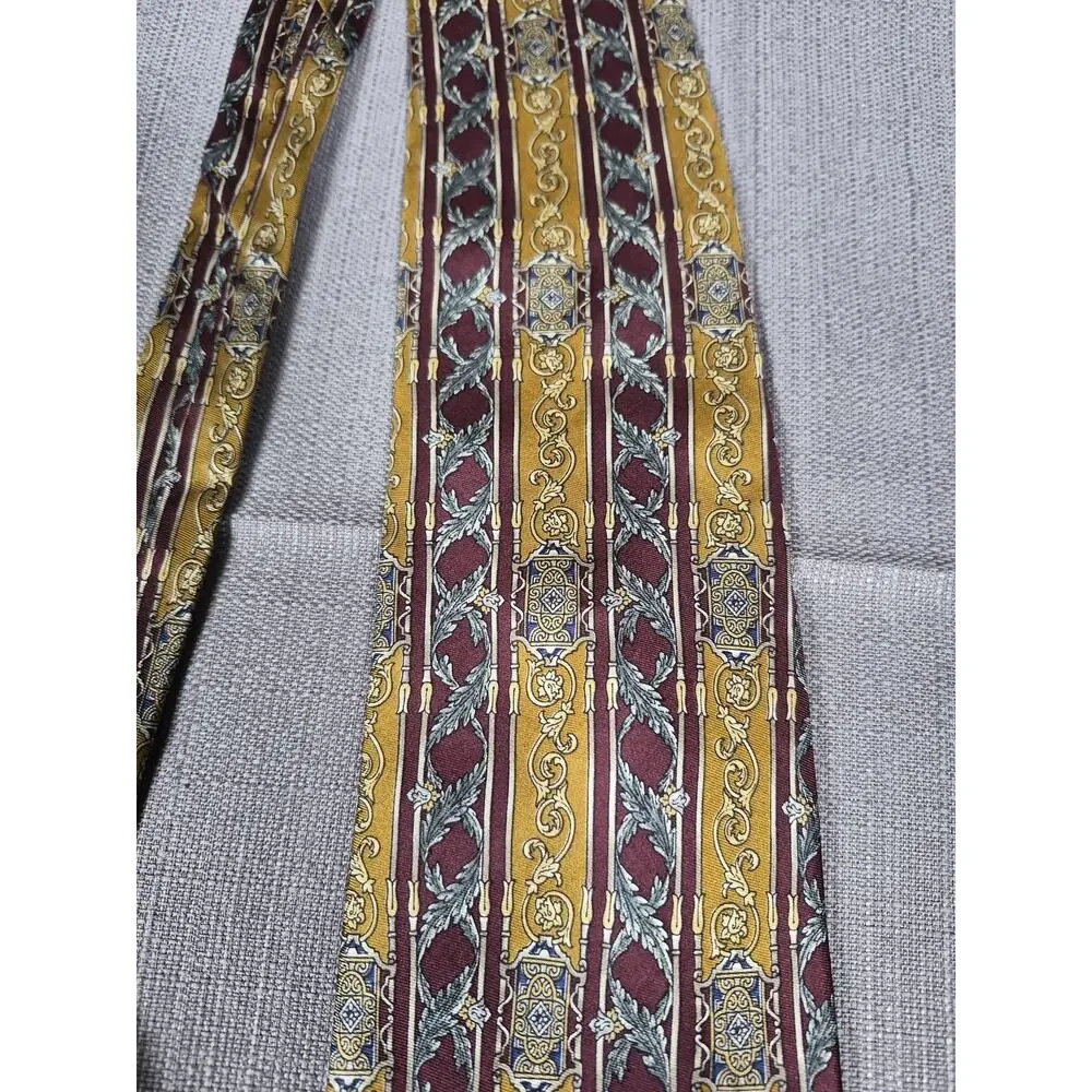 Bill Blass Tie Mens Silk Necktie Gold Burgundy Stripe Baroque Scroll Classic